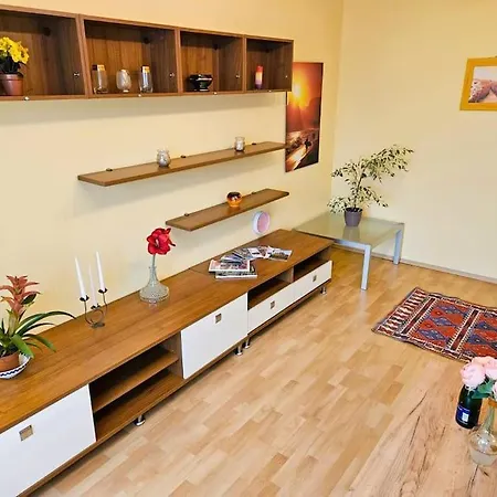 Family For 6, 10mins To Centre, Free Parking, Quiet Location, New Furniture, Balcony Prag
