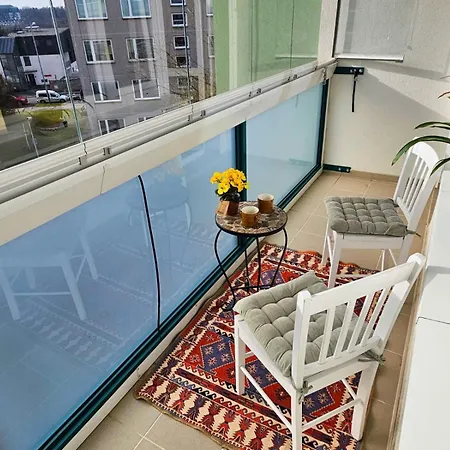 Daire Family For 6, 10mins To Centre, Free Parking, Quiet Location, New Furniture, Balcony Prag