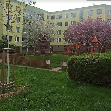 Family For 6, 10mins To Centre, Free Parking, Quiet Location, New Furniture, Balcony * Prag