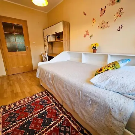 Daire Family For 6, 10mins To Centre, Free Parking, Quiet Location, New Furniture, Balcony *