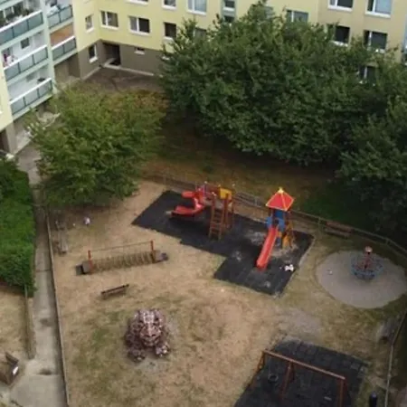 Family For 6, 10mins To Centre, Free Parking, Quiet Location, New Furniture, Balcony Appartement