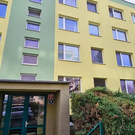 Family For 6, 10mins To Centre, Free Parking, Quiet Location, New Furniture, Balcony