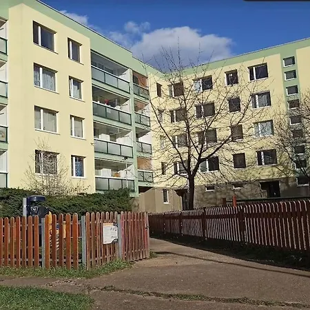 Family For 6, 10mins To Centre, Free Parking, Quiet Location, New Furniture, Balcony Apartment